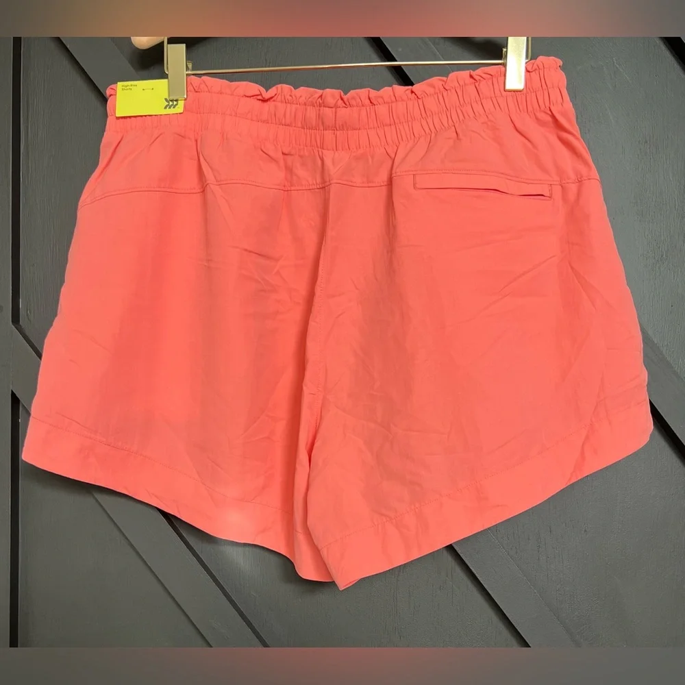 All In Motion High-Rise Resort Shorts 4.25” Bundle of 2 in Pink & White, Size L